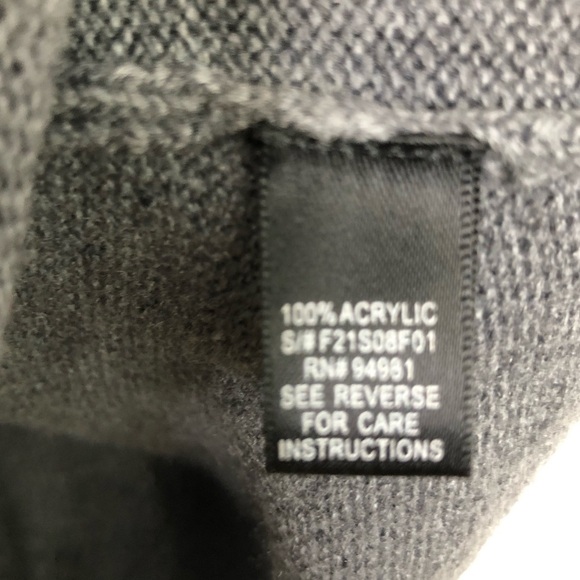 𝅺TWENTY One Gray knit button down vest. - Picture 3 of 8